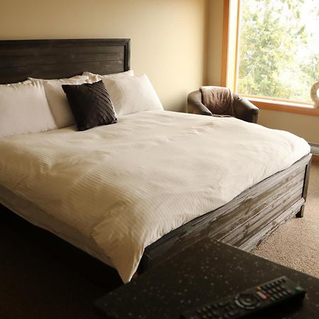 Moon Water Lodge Malahat Eksteriør bilde