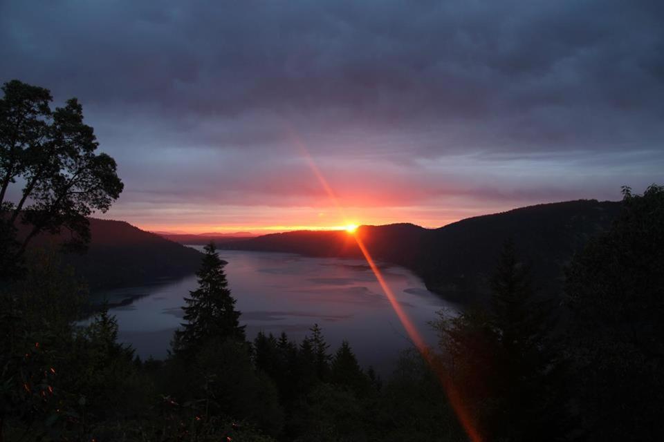 Moon Water Lodge Malahat Eksteriør bilde