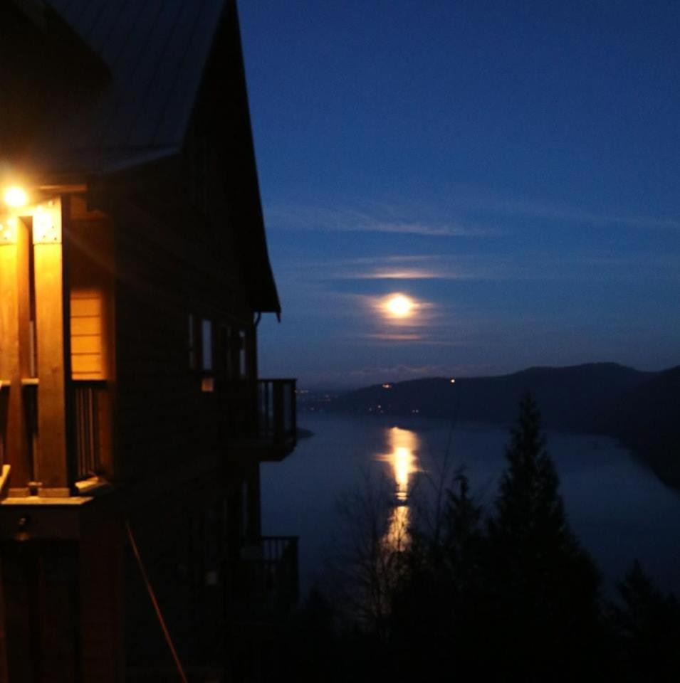 Moon Water Lodge Malahat Eksteriør bilde