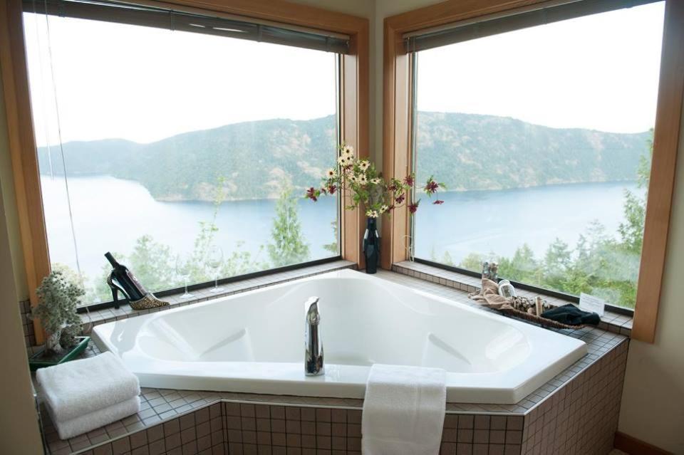 Moon Water Lodge Malahat Eksteriør bilde