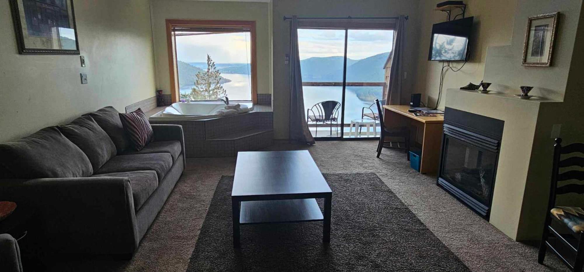 Moon Water Lodge Malahat Eksteriør bilde