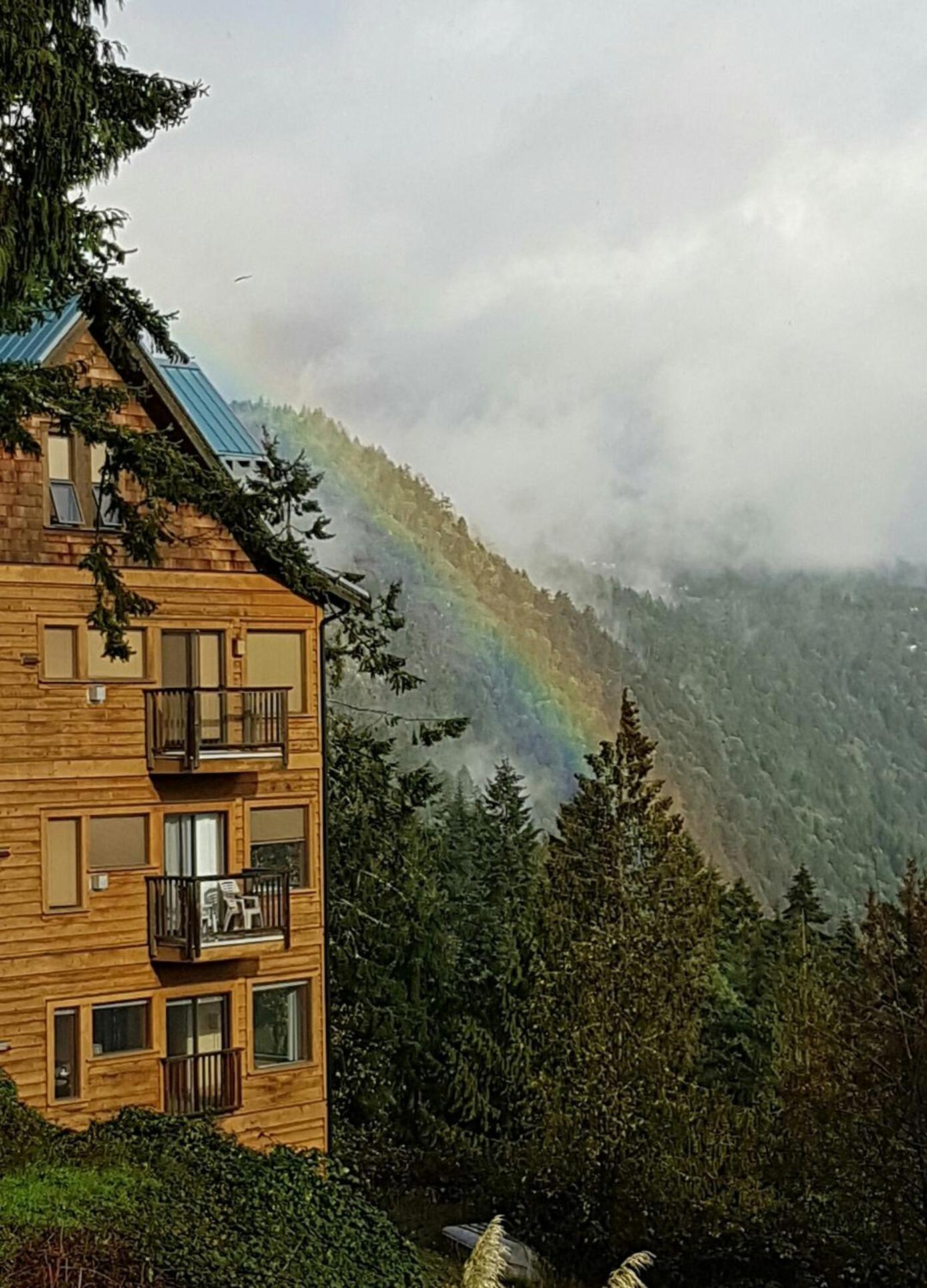 Moon Water Lodge Malahat Eksteriør bilde