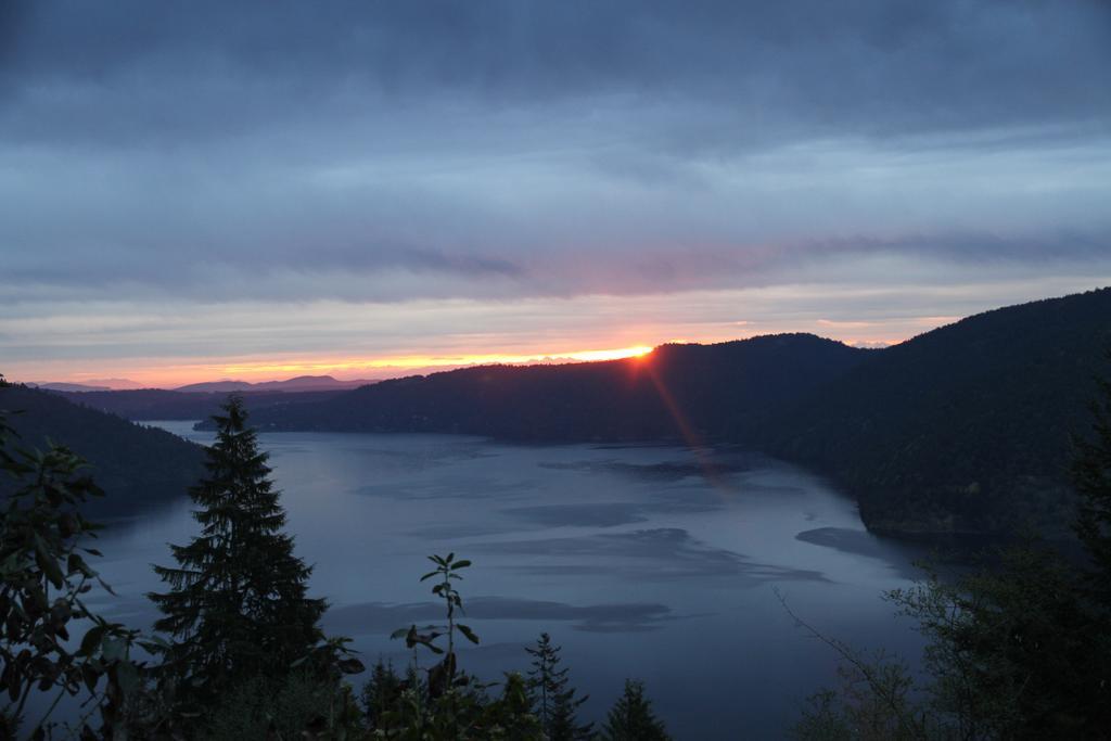 Moon Water Lodge Malahat Eksteriør bilde