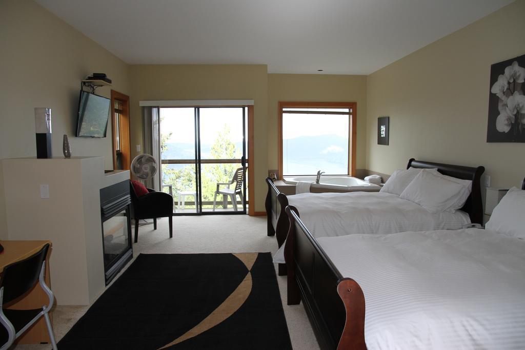 Moon Water Lodge Malahat Eksteriør bilde
