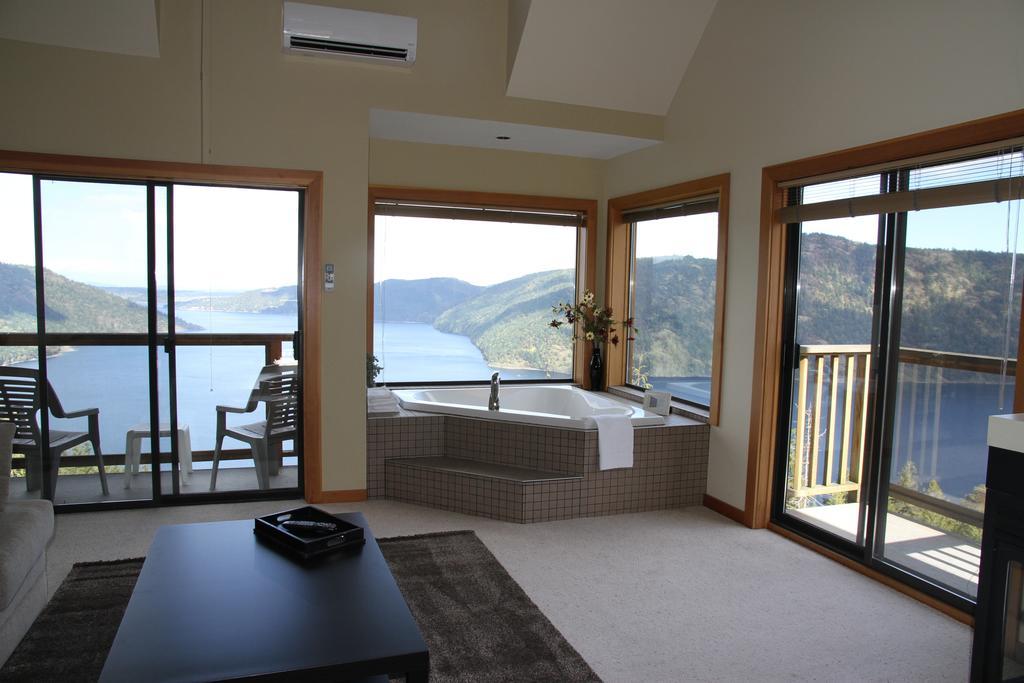 Moon Water Lodge Malahat Rom bilde