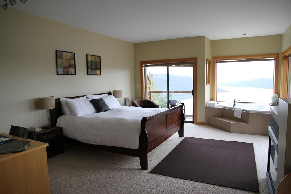 Moon Water Lodge Malahat Eksteriør bilde